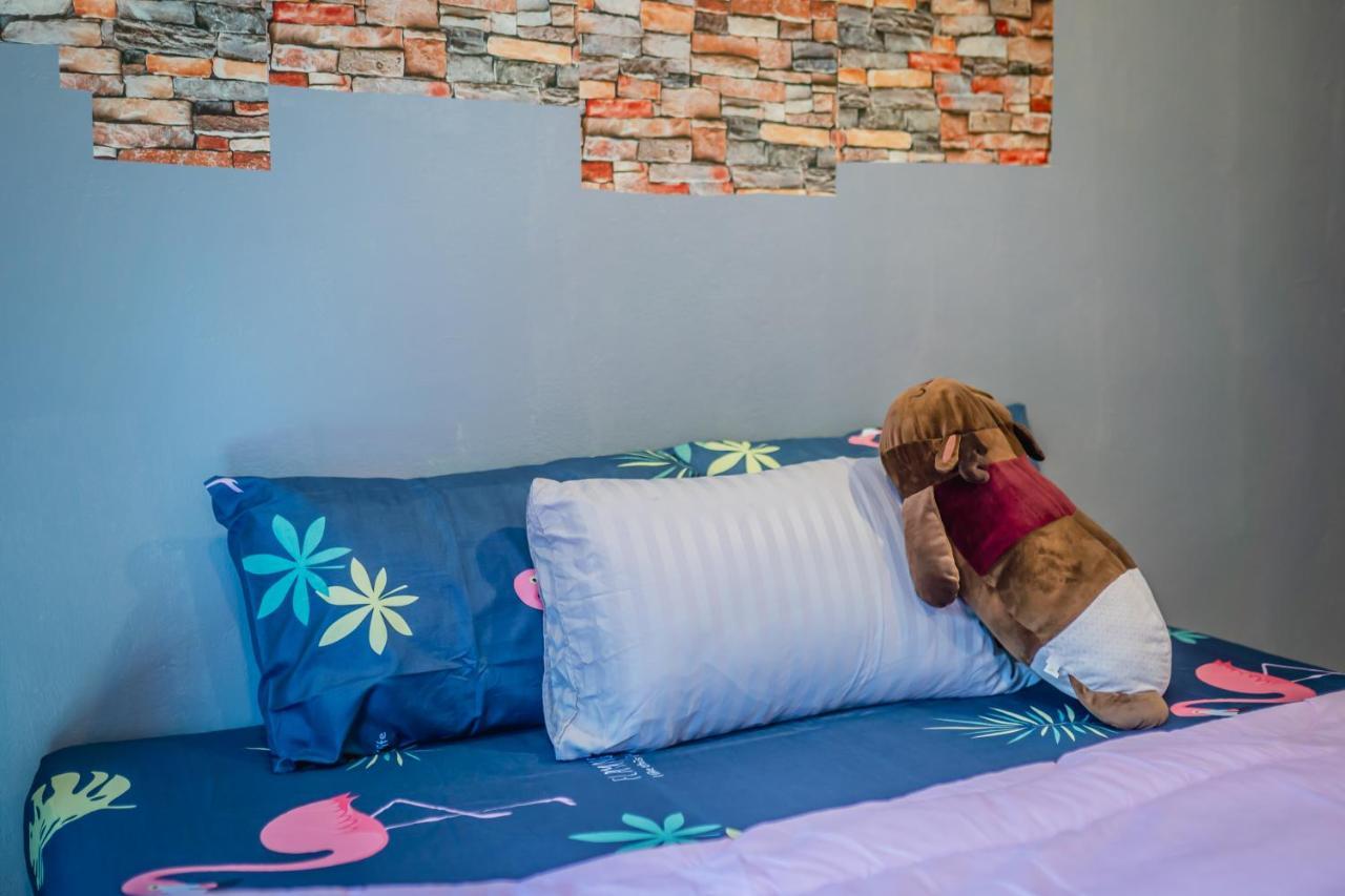 Menulis Coolly House Patong Bed and Breakfast Buitenkant foto