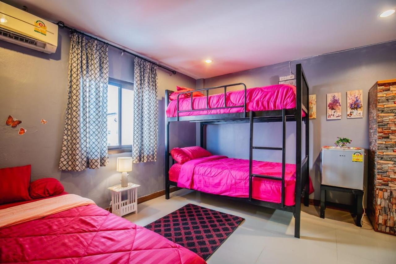 Menulis Coolly House Patong Bed and Breakfast Buitenkant foto