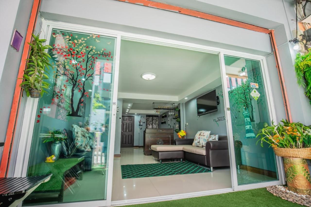 Menulis Coolly House Patong Bed and Breakfast Buitenkant foto