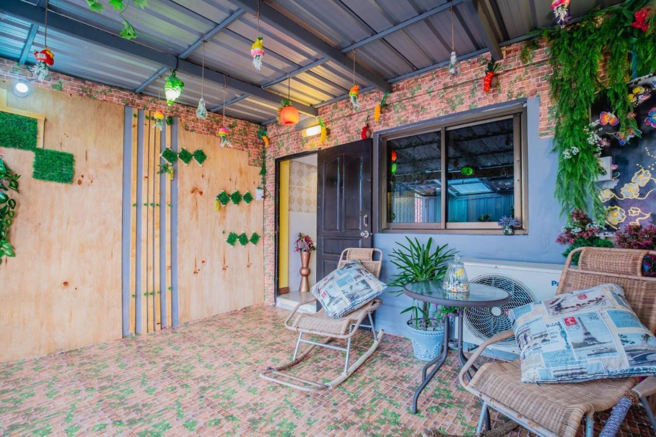 Menulis Coolly House Patong Bed and Breakfast Buitenkant foto