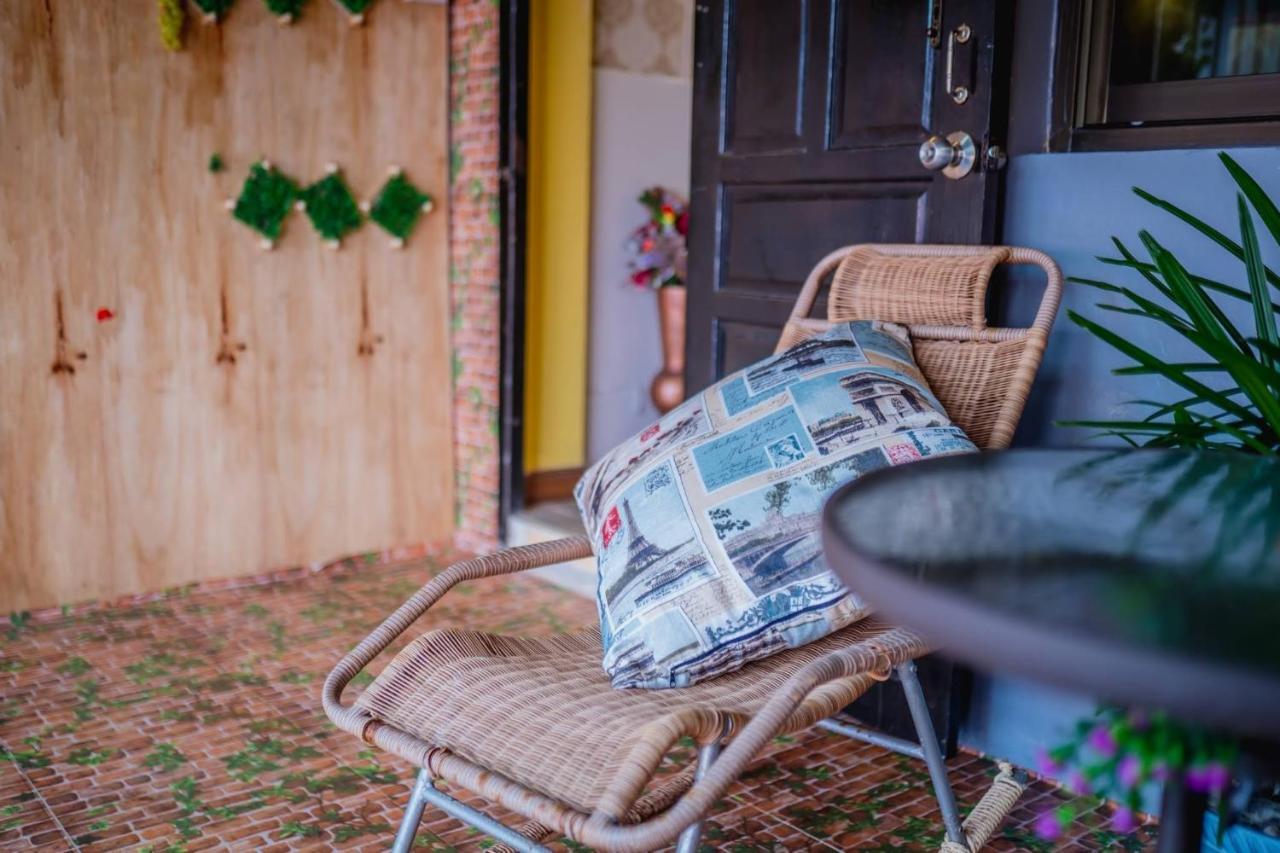 Menulis Coolly House Patong Bed and Breakfast Buitenkant foto