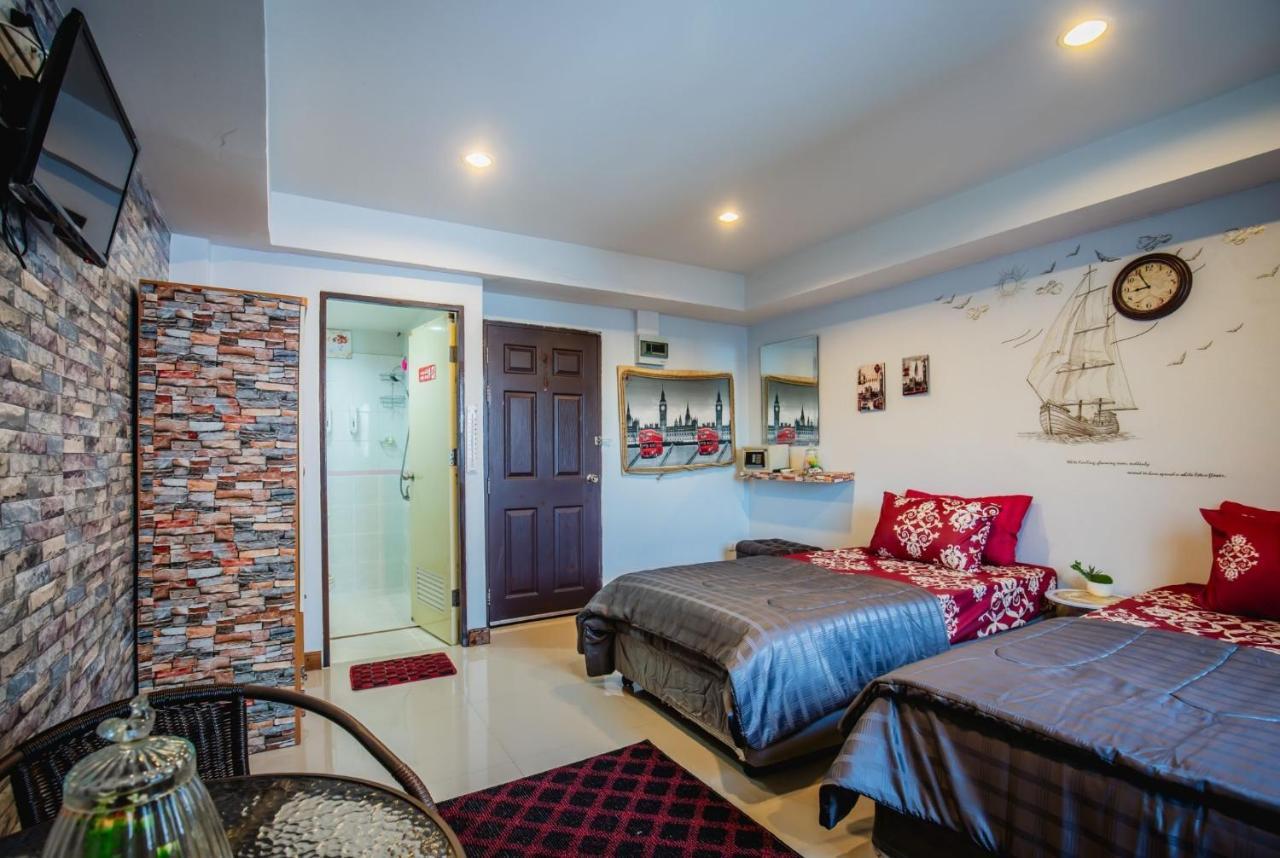 Menulis Coolly House Patong Bed and Breakfast Buitenkant foto