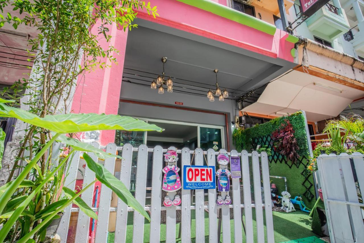 Menulis Coolly House Patong Bed and Breakfast Buitenkant foto