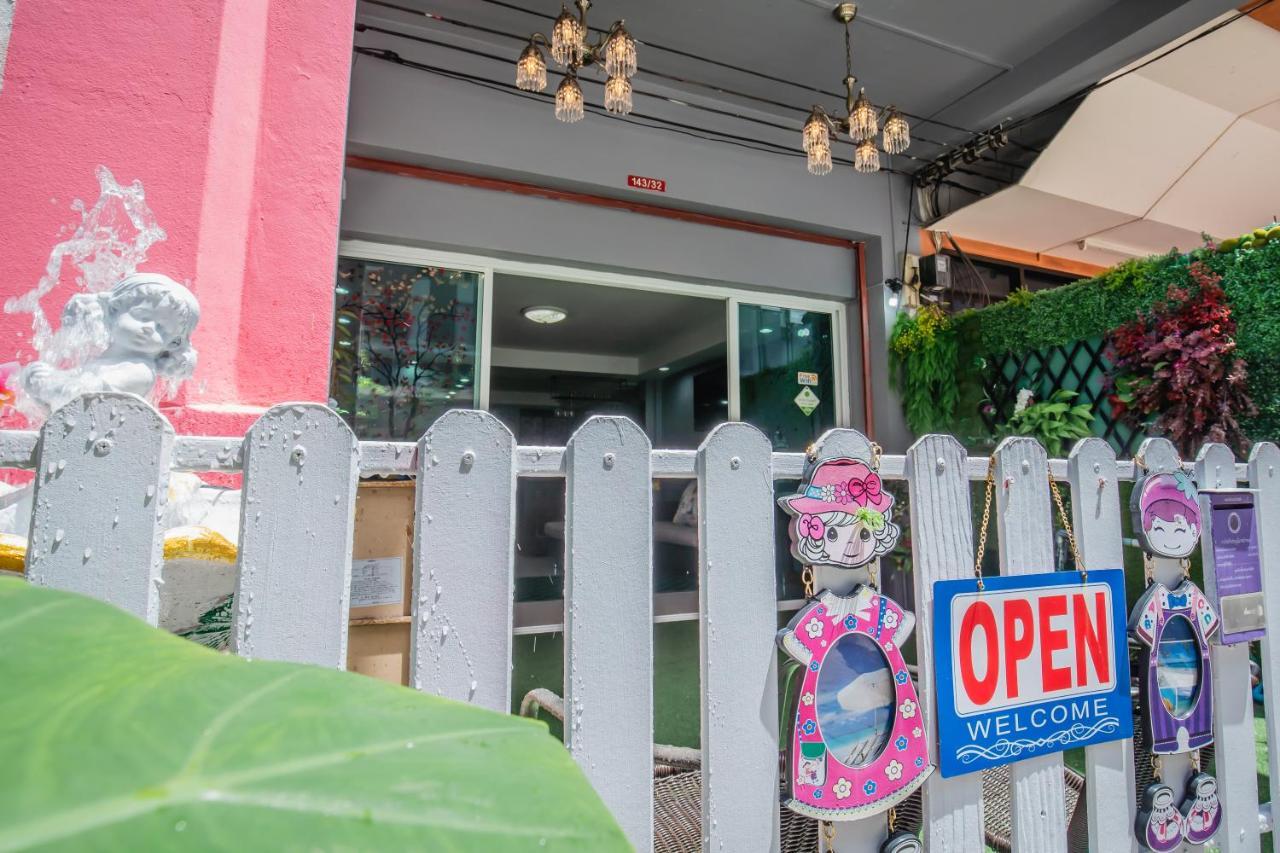 Menulis Coolly House Patong Bed and Breakfast Buitenkant foto