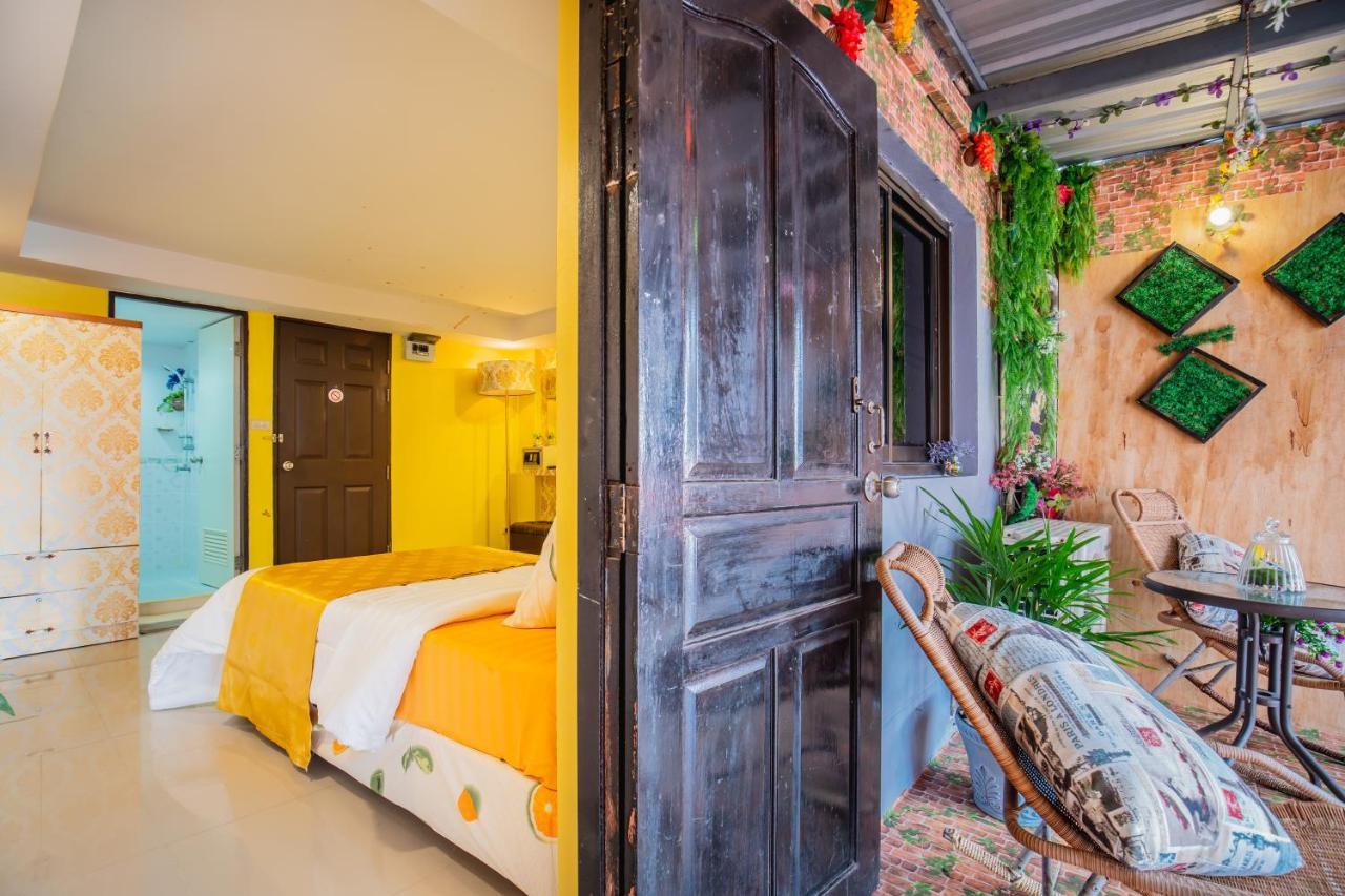 Menulis Coolly House Patong Bed and Breakfast Buitenkant foto