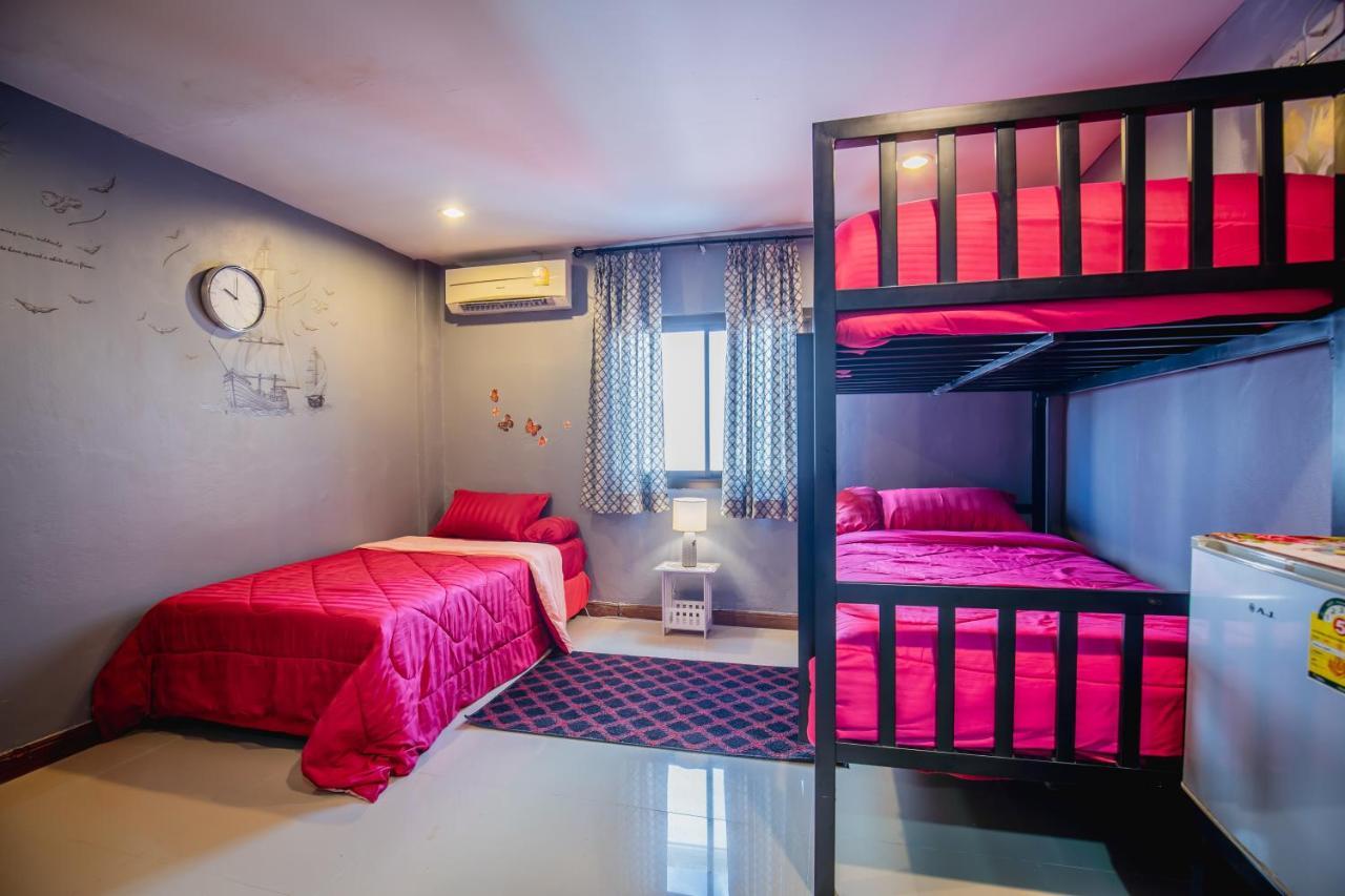 Menulis Coolly House Patong Bed and Breakfast Buitenkant foto