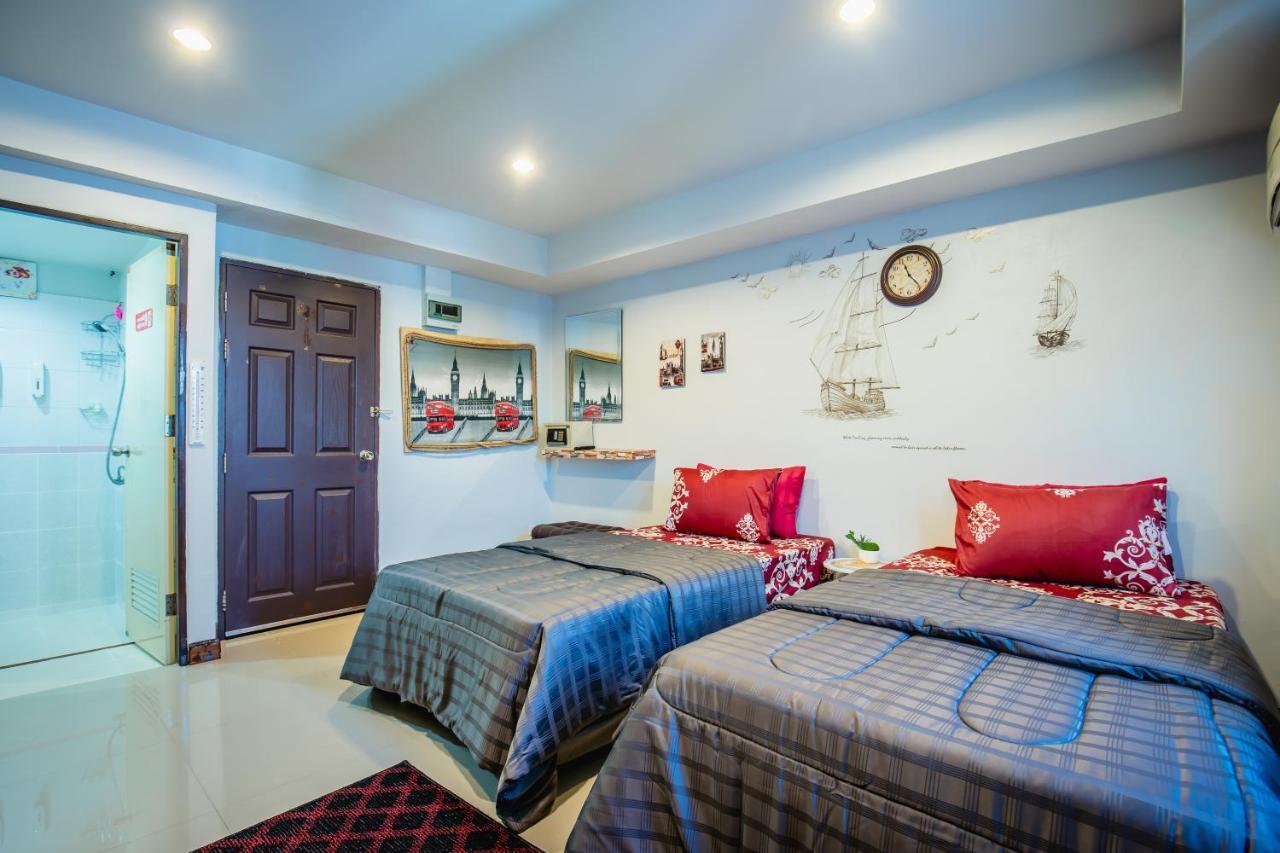 Menulis Coolly House Patong Bed and Breakfast Buitenkant foto